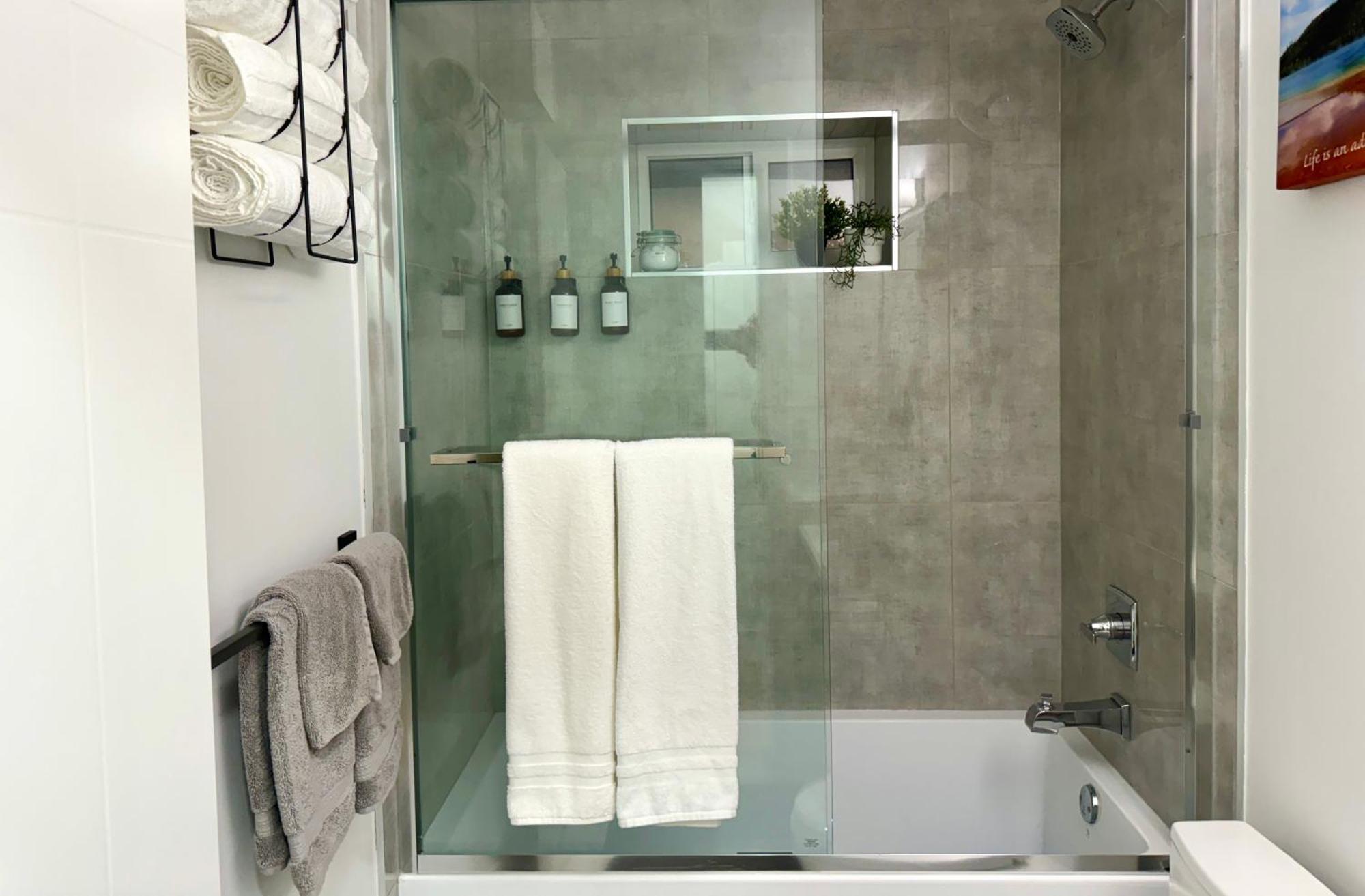 The Sunset Haven- Cozy 2Br Basement Suite Near White Rock Surrey Bagian luar foto