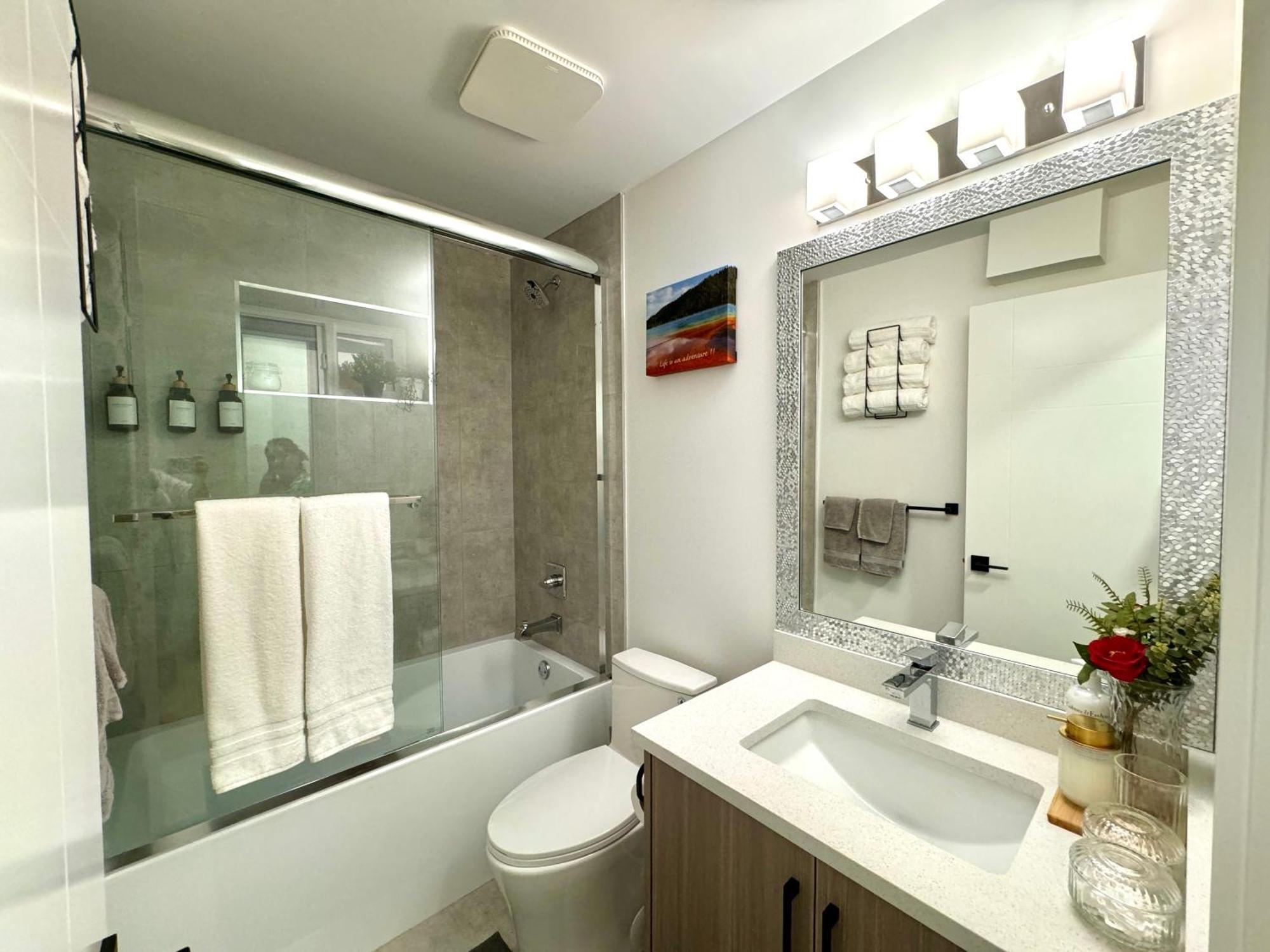 The Sunset Haven- Cozy 2Br Basement Suite Near White Rock Surrey Bagian luar foto